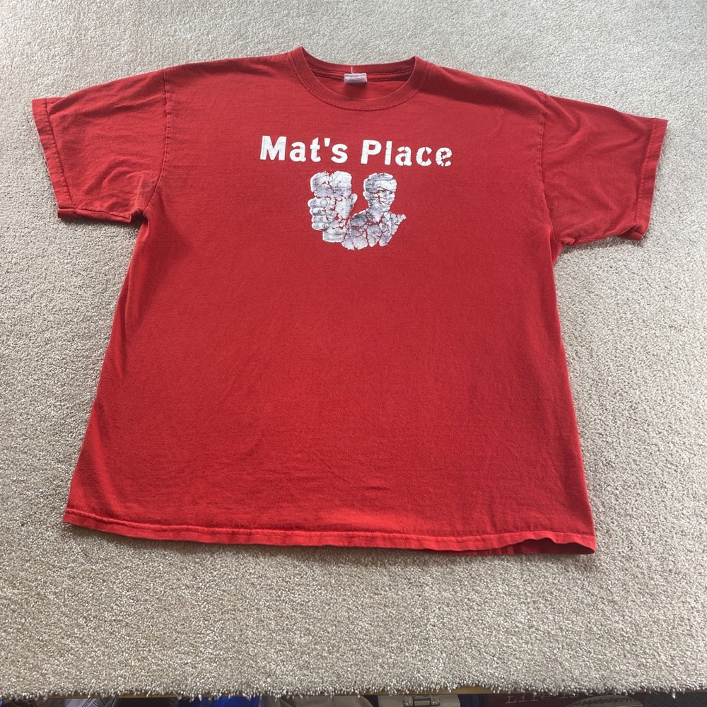 Gildan T-Shirt Mens XL Red Mat's Place Fist Graphic Short Sleeve Cotton Tee